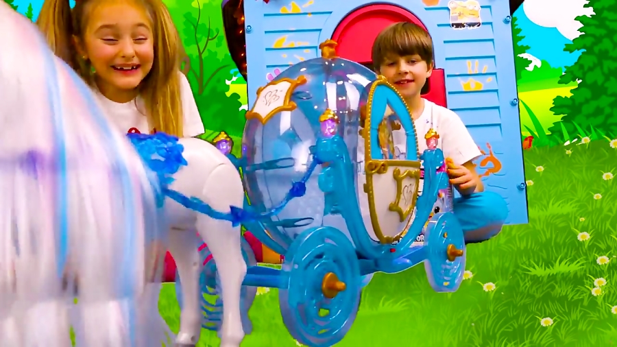 اسباب بازی ها و خانواده مهربان - نقاشی و دکور خانه بازی جدید ساشا